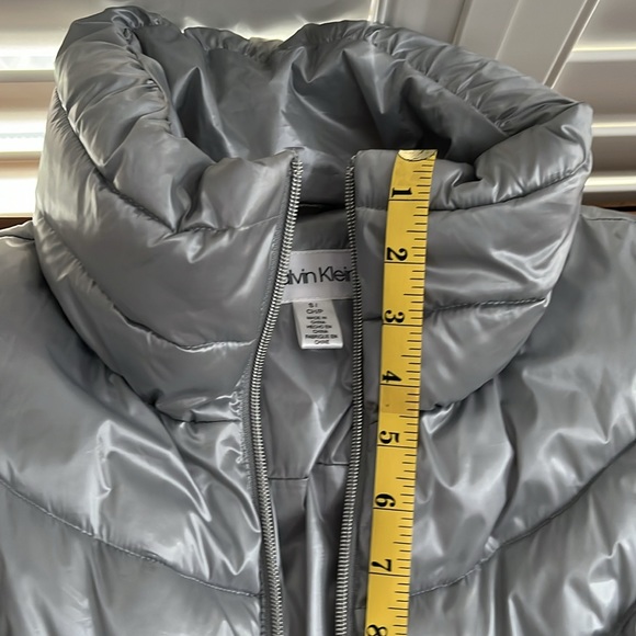 Calvin Klein Puffer Jacket size small - Picture 7 of 7